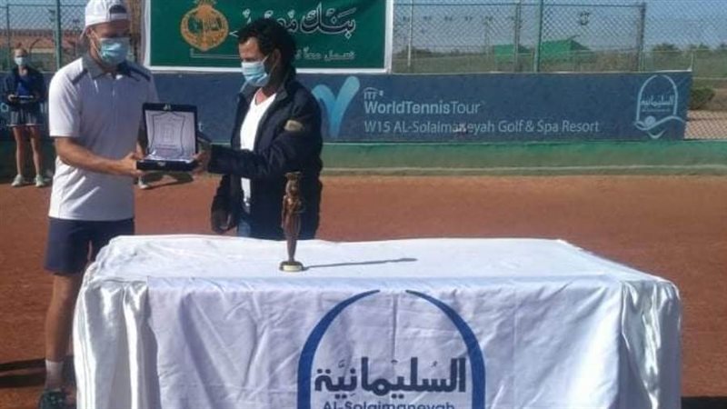 السويسري نيكليس يتوج