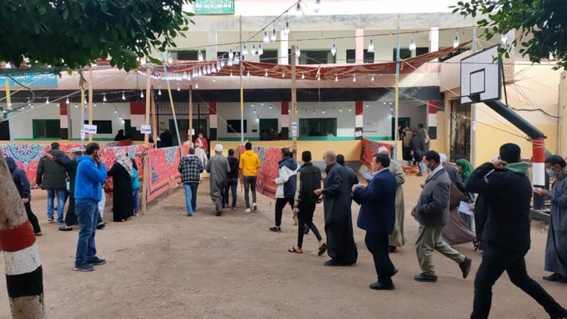 توافد الناخبين على