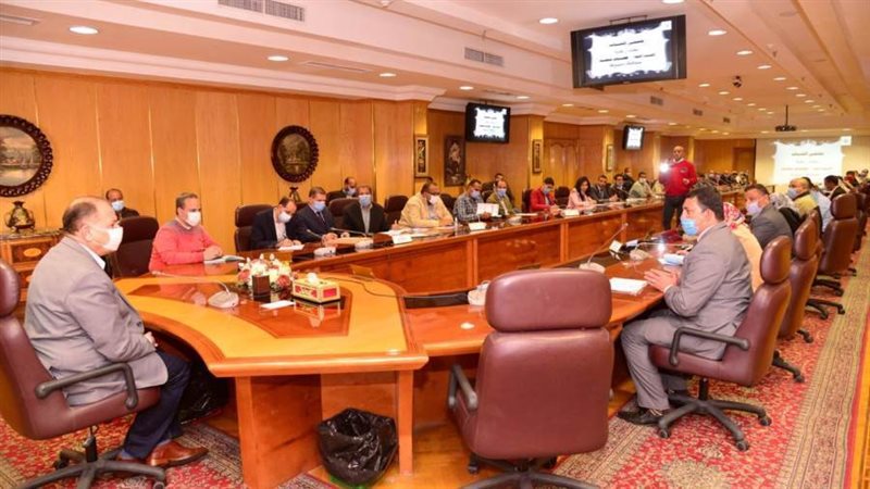 محافظ أسيوط يلتقى