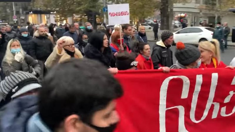 المتظاهرين وسط العاصمة