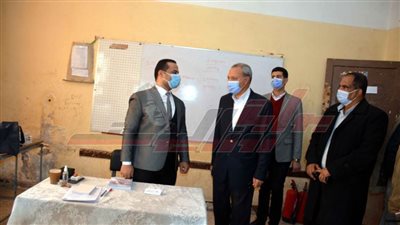 محافظ القليوبية يتفقد اللجان الانتخابية بدائرة قليوب والقناطر الخيرية 