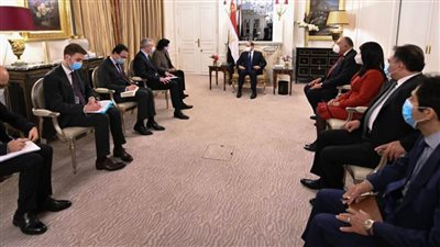 الرئيس السيسي يلتقي في باريس وزير الاقتصاد والمالية الفرنسي