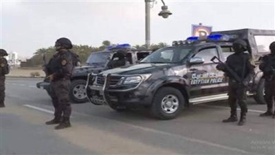 ضبط سيارتين محمل عليهما 8 أطنان أحجار تحتوي خام الذهب بأسوان