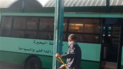 تعقيم مجمع المواقف بدمنهور وحملات لمتابعة التزام السائقين بارتداء الكمامات