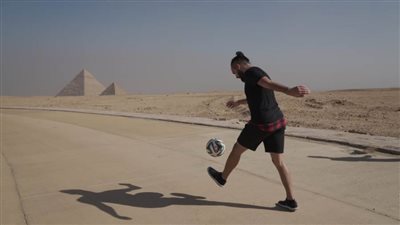  رقم قياسي جديد لأطول مسافة بالكرة دون لمس الأرض 