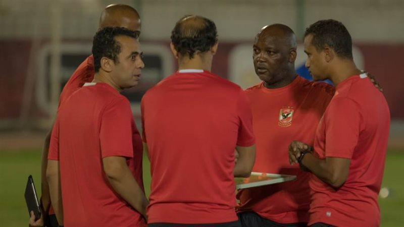 موسيماني وفريقه المعاون