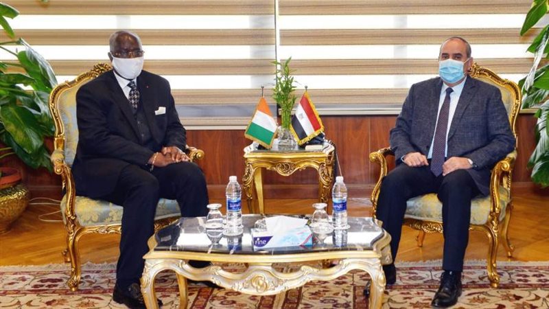 وزير الطيران وسفير