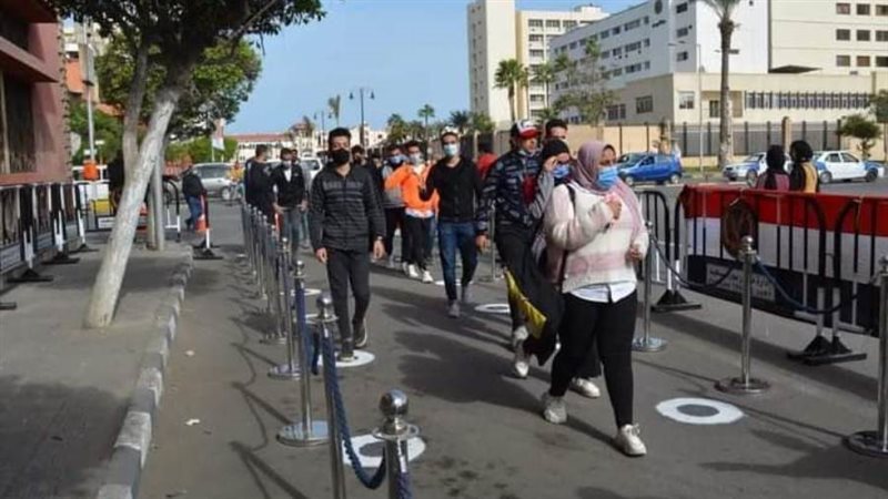 الناخون امام اللجان