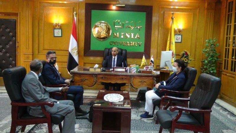 رئيس جامعة المنيا