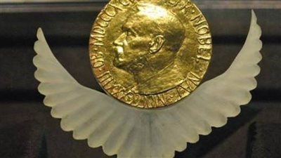 تعرف على تفاصيل تسليم جائزة نوبل للفائزين بها بدون احتفالات