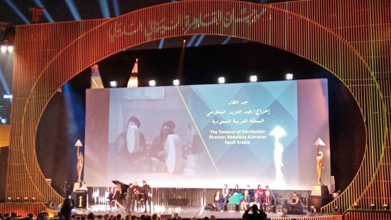 فوز فيلم تحت المطر