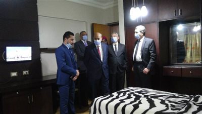 رئيس جامعة المنيا يفتتح أعمال التطوير بـ 