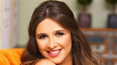 ياسمين عبدالعزيز تكشف حقيقة رفض أحمد زاهر الانضمام لمسلسلها الجديد