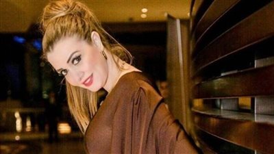 في انتظار الجراحة.. تجلط و5 أورام في رقبة حسناء سيف الدين