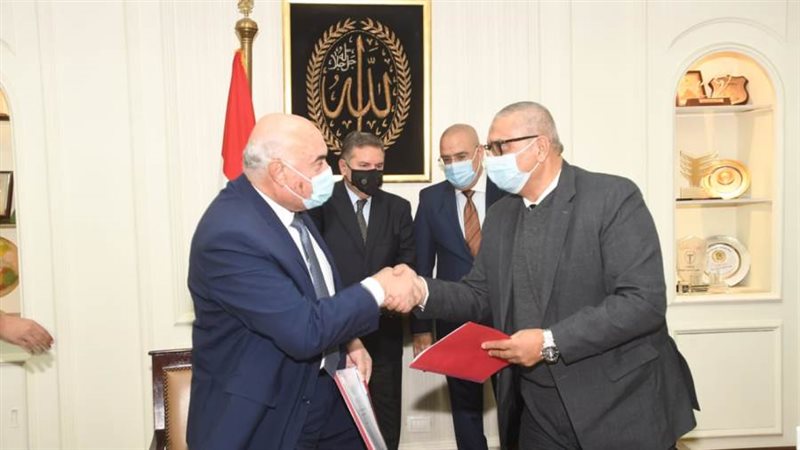 وزير الإسكان ووزير