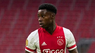 إطلاق سراح لاعب أياكس بعد اعتقاله على خلفية عملية طعن