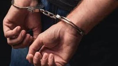 القبض على عاطل أنشأ صفحة على مواقع التواصل الاجتماعي لممارسة الفجور