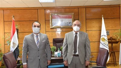رئيس جامعة أسيوط يستقبل مدير الجهاز المركزي للتعبئة العامة والإحصاء
