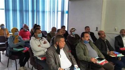 تسليم أجهزة تابلت للعاملين بالوحدة الفرعية للمتغيرات المكانية بالمراكز 