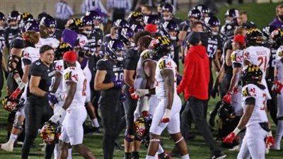 إلغاء مباراة كرة قدم بعد إصابة 15 لاعبًا بفيروس 