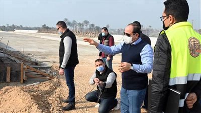 الرئيس السيسي يتفقد الطريق الدائري الأوسطي وعددا من المحاور الجديدة