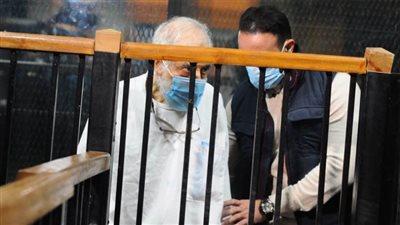 أولى جلسات إعادة محاكمة محمود عزت اليوم