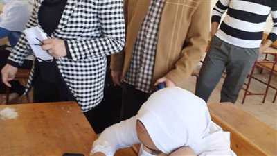 وكيل تعليم بني سويف: أنا قاعدة في المدرسة لحد ما يؤدي الطلاب الامتحان