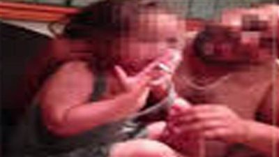 حبس والدي طفل أرغماه على تعاطي المخدرات