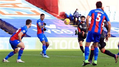 ليفربول يحتفي بثنائية «صلاح» وصدارته بقائمة الهدافين