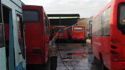 حملات تطهير وتعقيم لأتوبيسات مشروع النقل الداخلي بالبحيرة