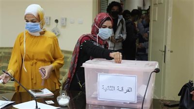 طلاب جامعة المنصورة يصوتون في انتخابات اتحاد الطلاب.. صور