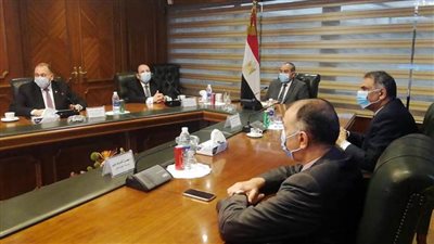 وزير الطيران المدنى يلتقي وفد منظومة الشكاوى الحكومية الموحدة بمجلس الوزراء