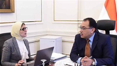 مدبولي يُتابع مع وزيرة الصحة نتائج زيارتها إلى الإمارات.. وتوزيع لقاح كورونا