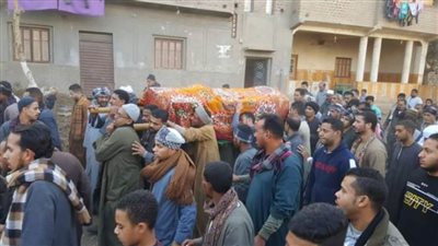 بعد دفنهم.. أهالي ضحايا الهجرة غير الشرعية بسوهاج يطالبون بضبط المتسببين في الحادث