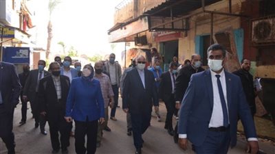 محافظ القاهرة: لجنة هندسية لفحص العقار المائل بحي مصر القديمة والعقارات المحيطة