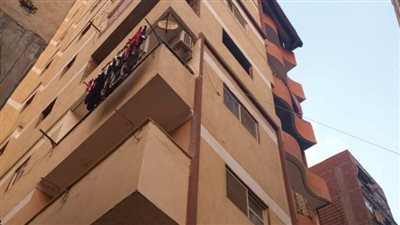 فحص العقارات المجاورة لعقار مصر القديمة المائل وإجلاء سكانه