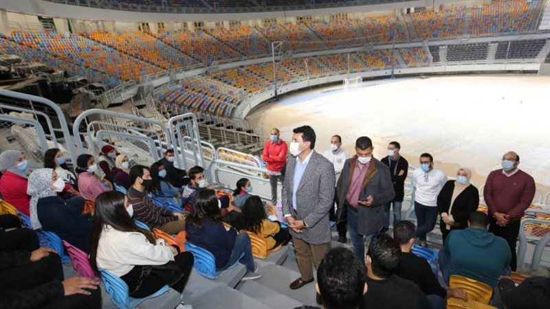 وزير الرياضه يلتقي