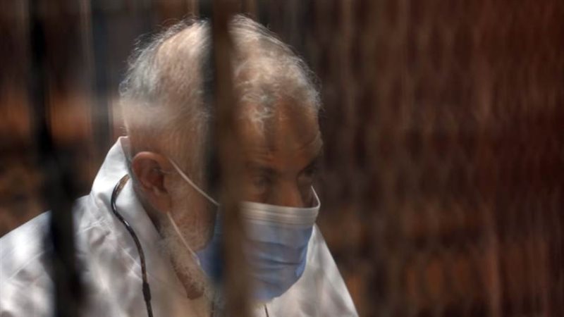 محمود عزت خلال جلسة