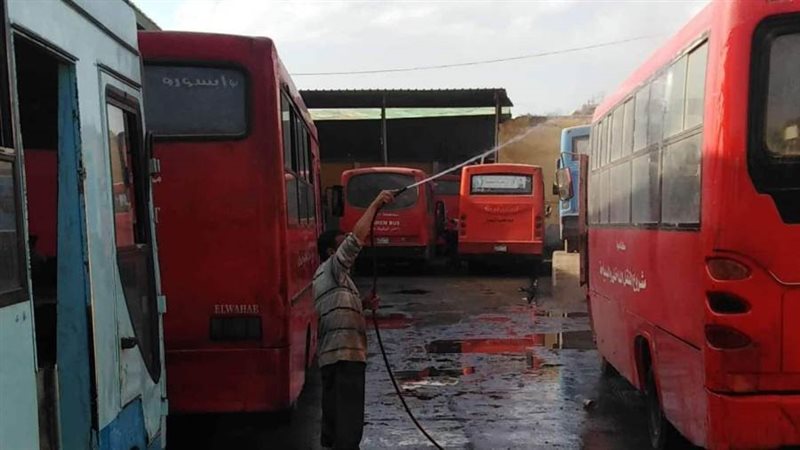 تعقيم اتوبيسات النقل