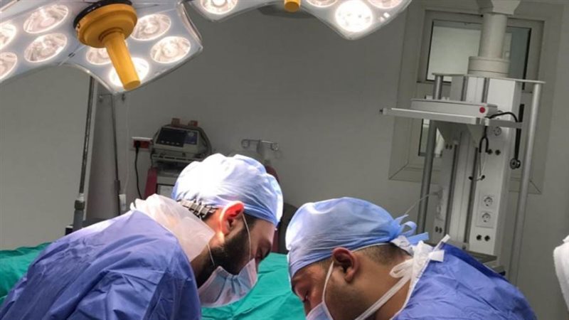 خلال الجراحة الدقيقة