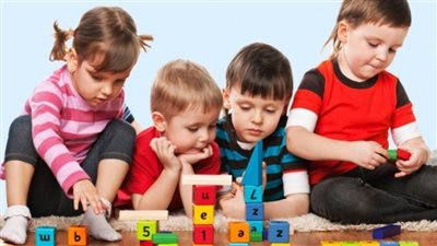 6 مهارات اجتماعية يجب أن يتعلمها طفلك في سن السابعة