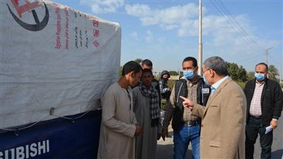 رئيس مركز ملوى يطالب المواطنين بعدم تصديق المدعين لقدرتهم على إنهاء المصالح