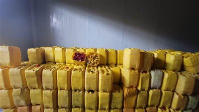 ضبط 3 أطنان مكسبات طعم و2 طن زيوت منتهية الصلاحية بأسيوط 