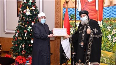 البابا تواضروس يستقبل وزيري الأوقاف المصري والسوداني بالمقر الباباوي 