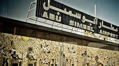 تجربة طوارئ حول سيناريو حدوث انفجار لإطار إحدى الطائرات فور هبوطها بمطار أبو سمبل