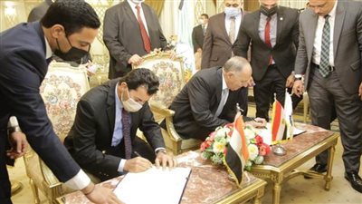 وزير الشباب يوقع بروتوكول تعاون مع رئيس هيئة قضايا الدولة
