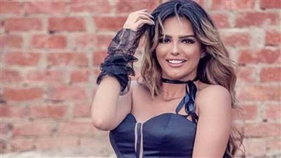 عمرو ياسين يقنع دنيا عبد العزيز بالعودة في 