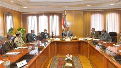 محافظ أسيوط يترأس المجلس التنفيذي ويشدد فرض الغرامات على مخالفي الإجراءات الاحترازية