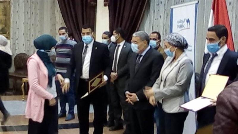 تسليم شهادات مشروع