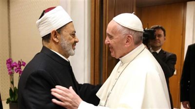 الإمام الأكبر يهنئ البابا فرنسيس والمسيحيين حول العالم بأعياد الميلاد المجيدة